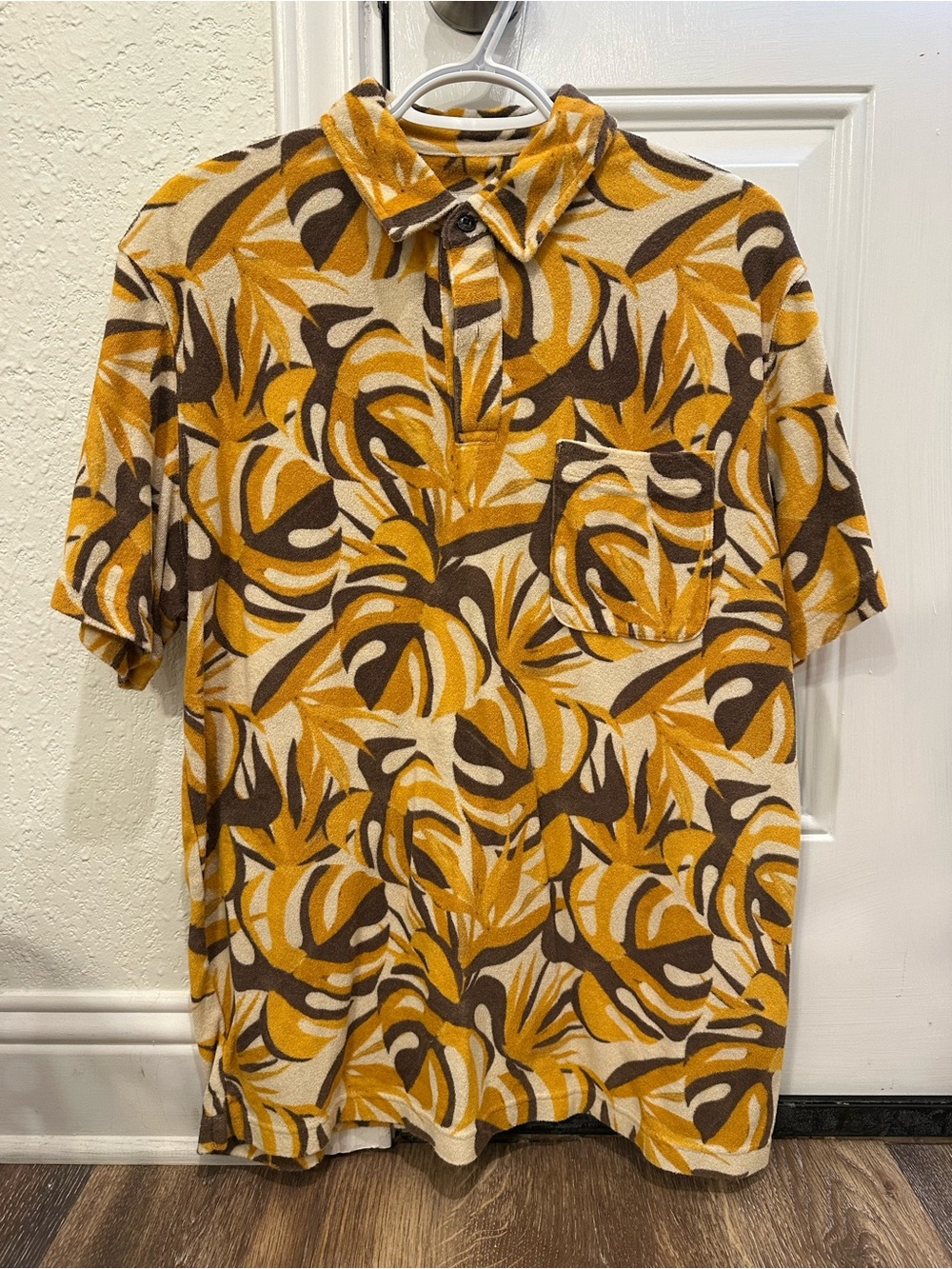 Howler Bro’s Men's Short Sleeve Polo Shirt - Mustard & Brown Leaf Print